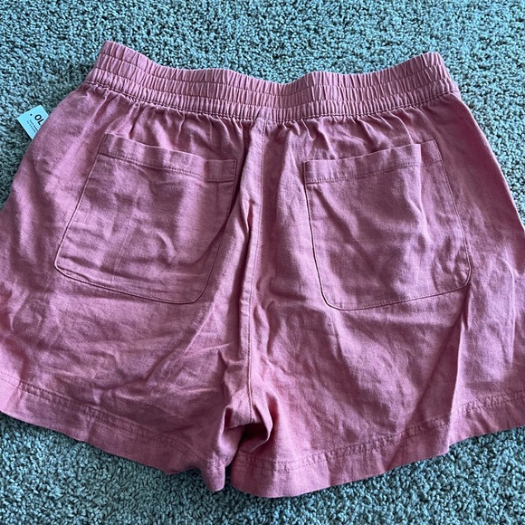Old Navy: Salmon and khaki linen shorts - Picture 5 of 10